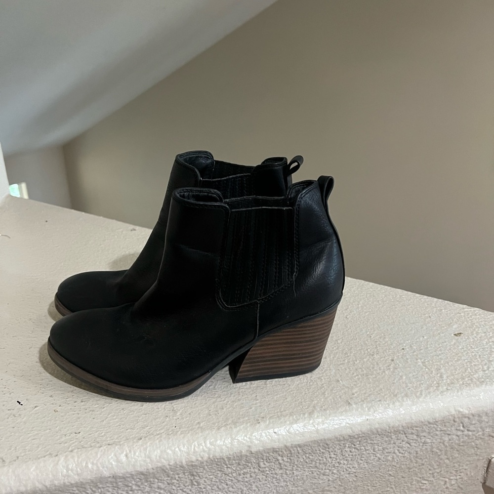 Korks Hattie Black Leather Western Bootie Ankle Boots Size 8.5